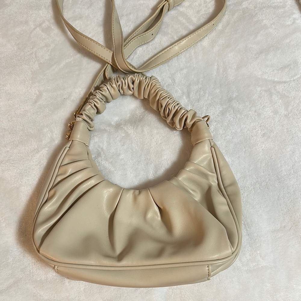 ❤️ 2/$25 Urban Expressions Oliveta Women’s Crossbody and detachable strap